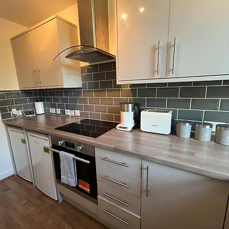 Modern 2 Bedroom 2 Bathroom Leeds City Centre Hospital University *