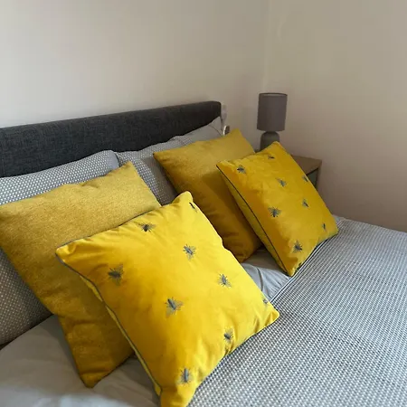 Apartment Modern 2 Bedroom 2 Bathroom Leeds City Centre Hospital University