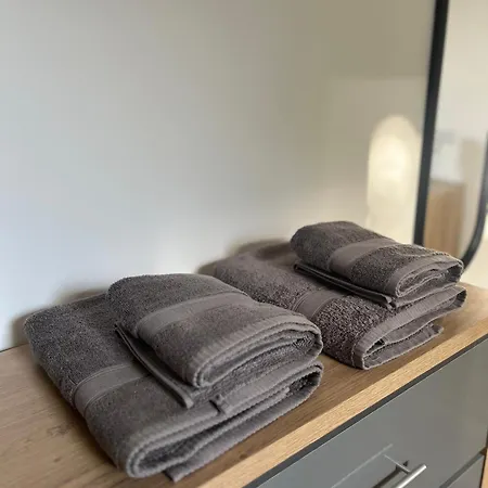 Modern 2 Bedroom 2 Bathroom Leeds City Centre Hospital University *