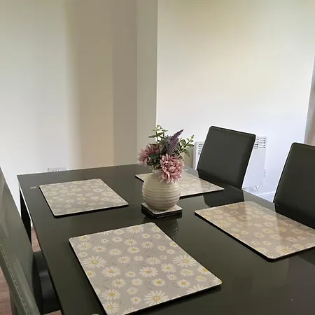 Modern 2 Bedroom 2 Bathroom Leeds City Centre Hospital University