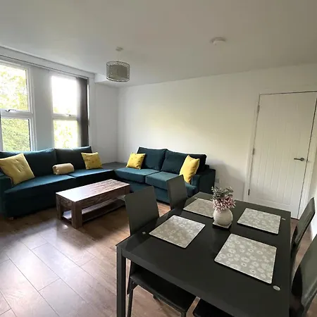 Modern 2 Bedroom 2 Bathroom Leeds City Centre Hospital University Apartment Leeds (West Yorkshire)
